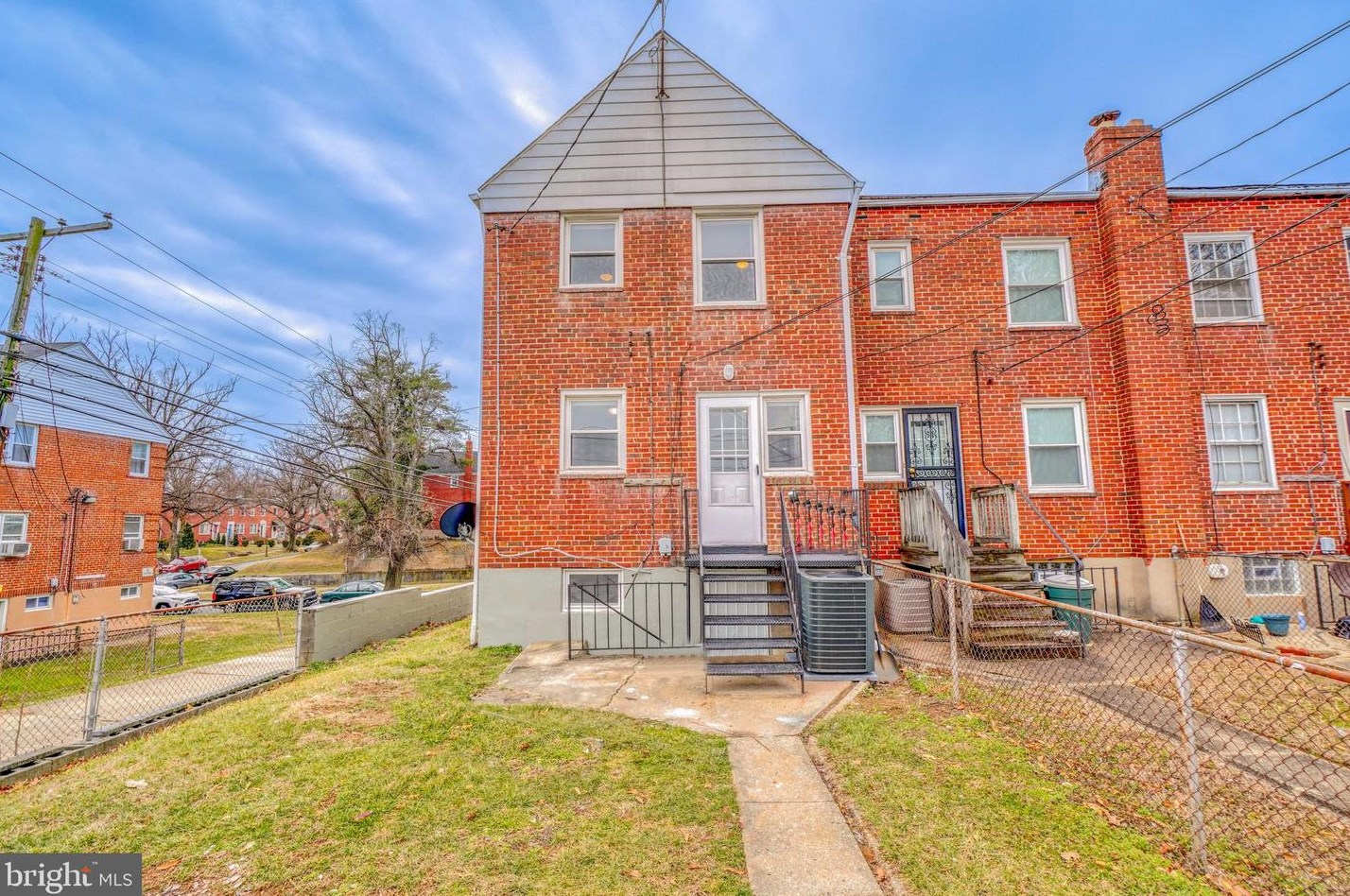 4300 Cedar Garden Rd, Baltimore MD  21229-4503 exterior