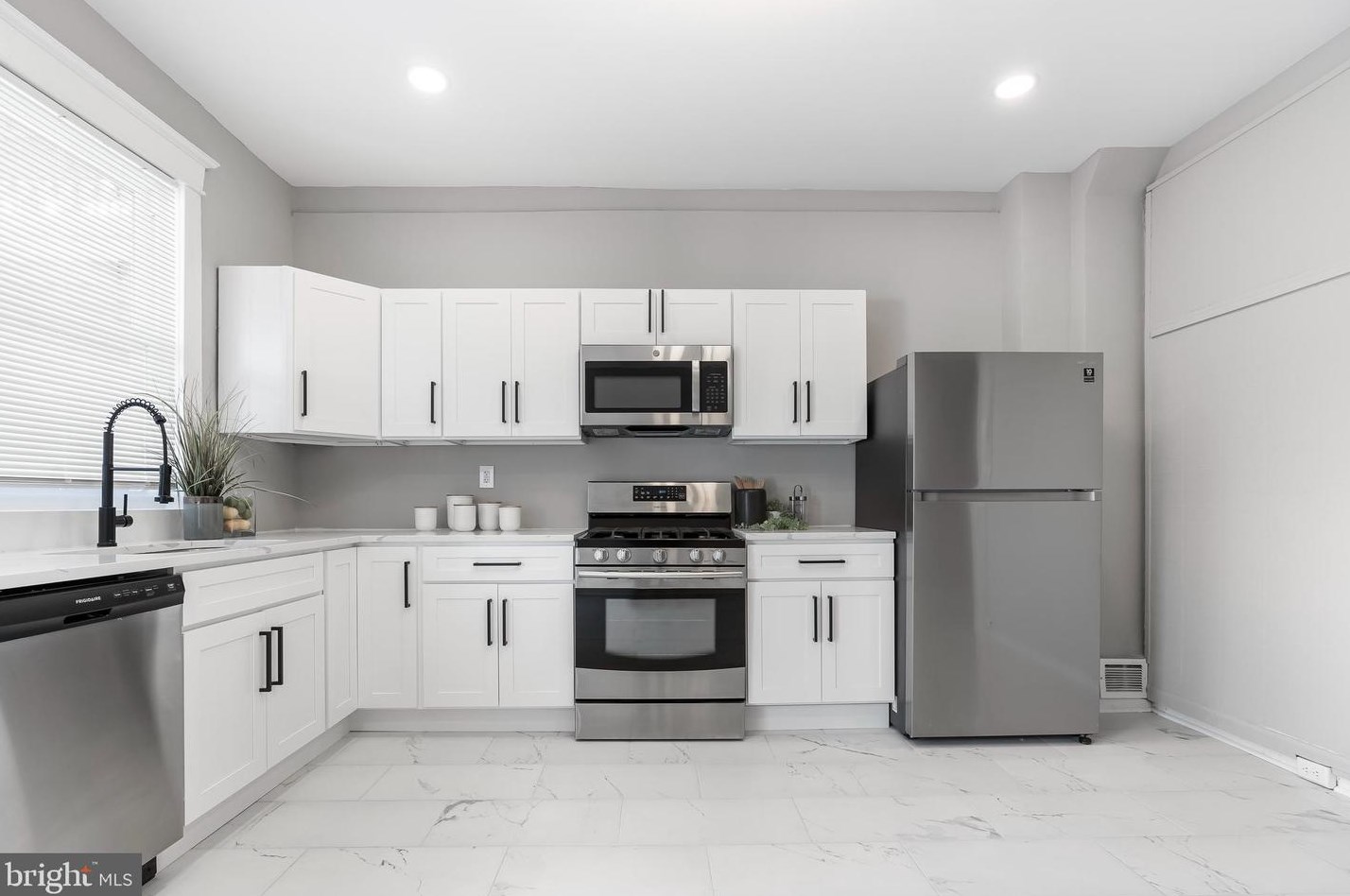 2928 Clifton Park Ter, Baltimore MD  21213-1135 exterior