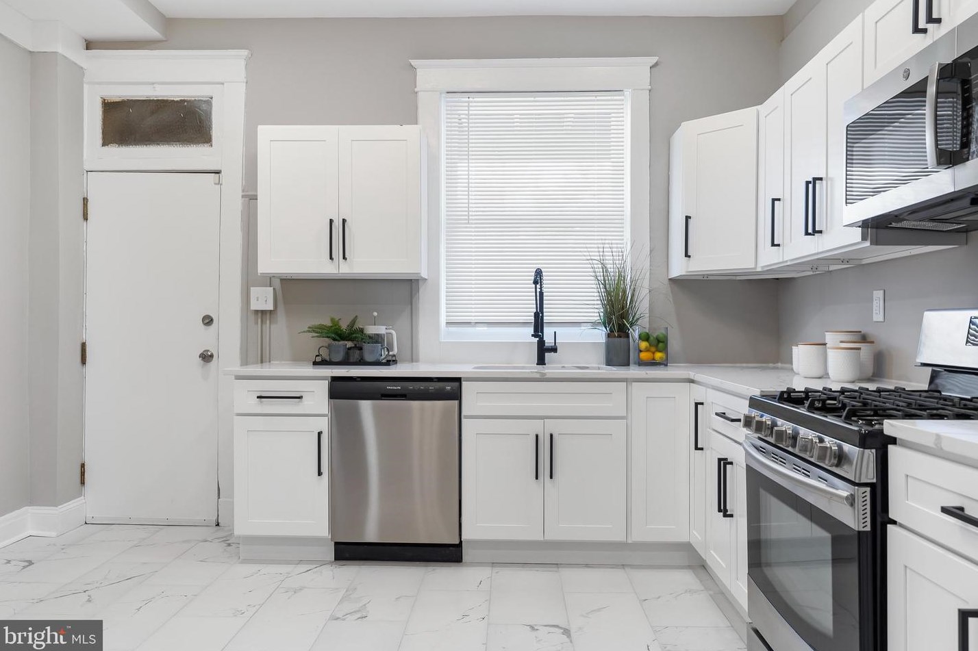 2928 Clifton Park Ter, Baltimore MD  21213-1135 exterior
