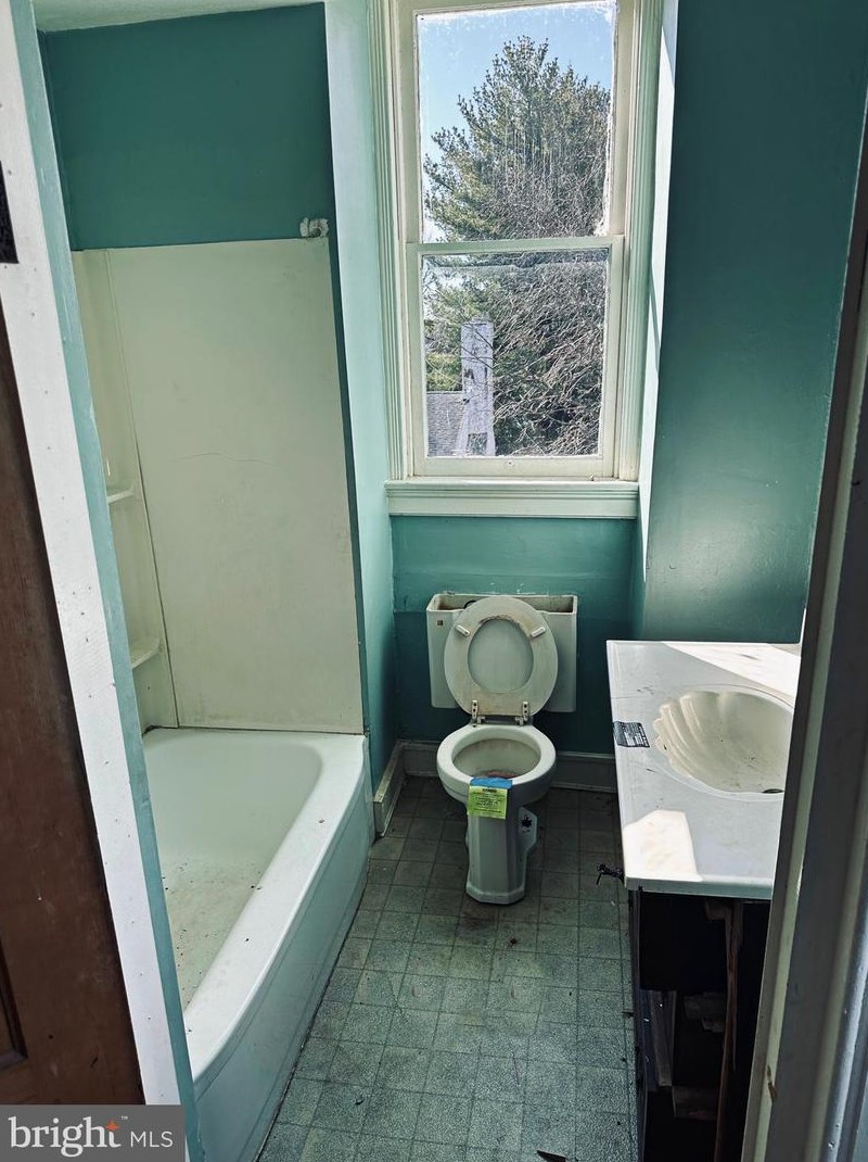 4213 Massachusetts Ave, Baltimore MD  21229-3515 exterior