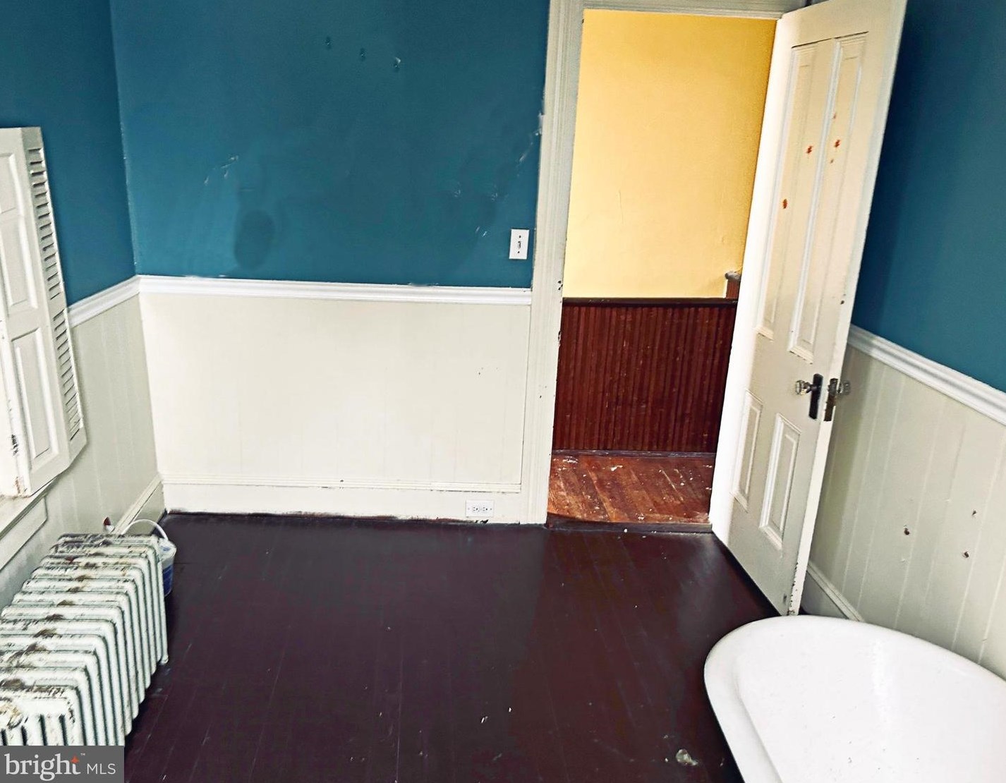 4213 Massachusetts Ave, Baltimore MD  21229-3515 exterior