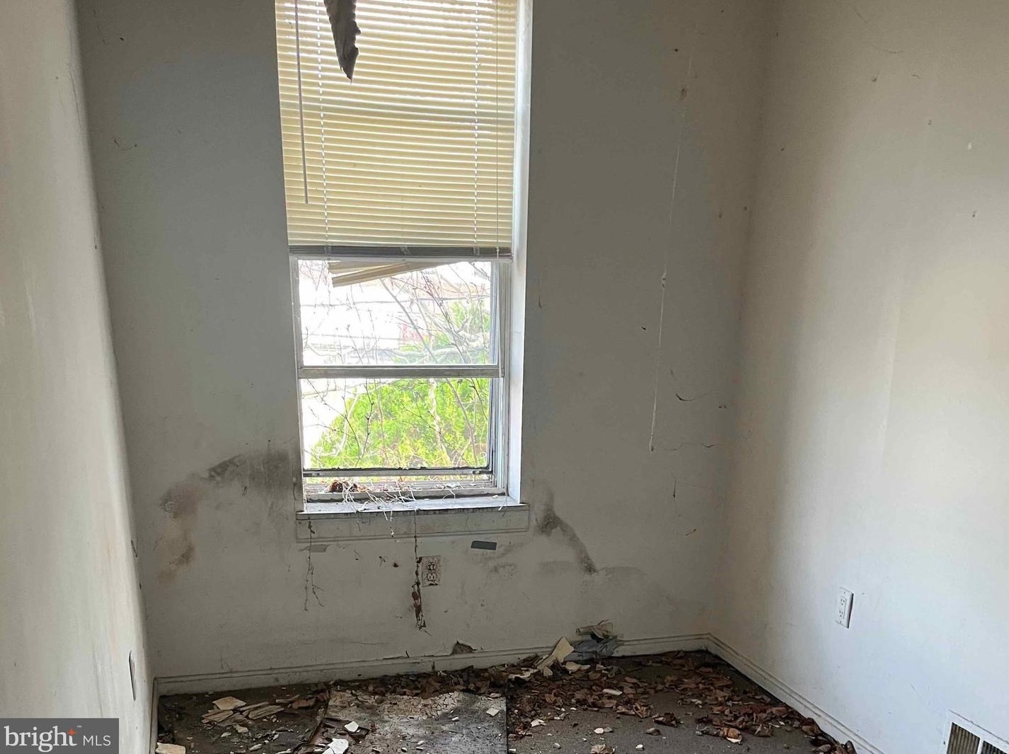 2029 Robb St, Baltimore MD  21218-6337 exterior