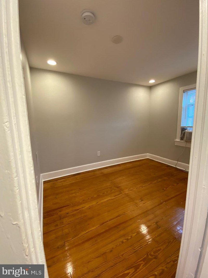 923 Binney St, Baltimore MD  21224-4704 exterior