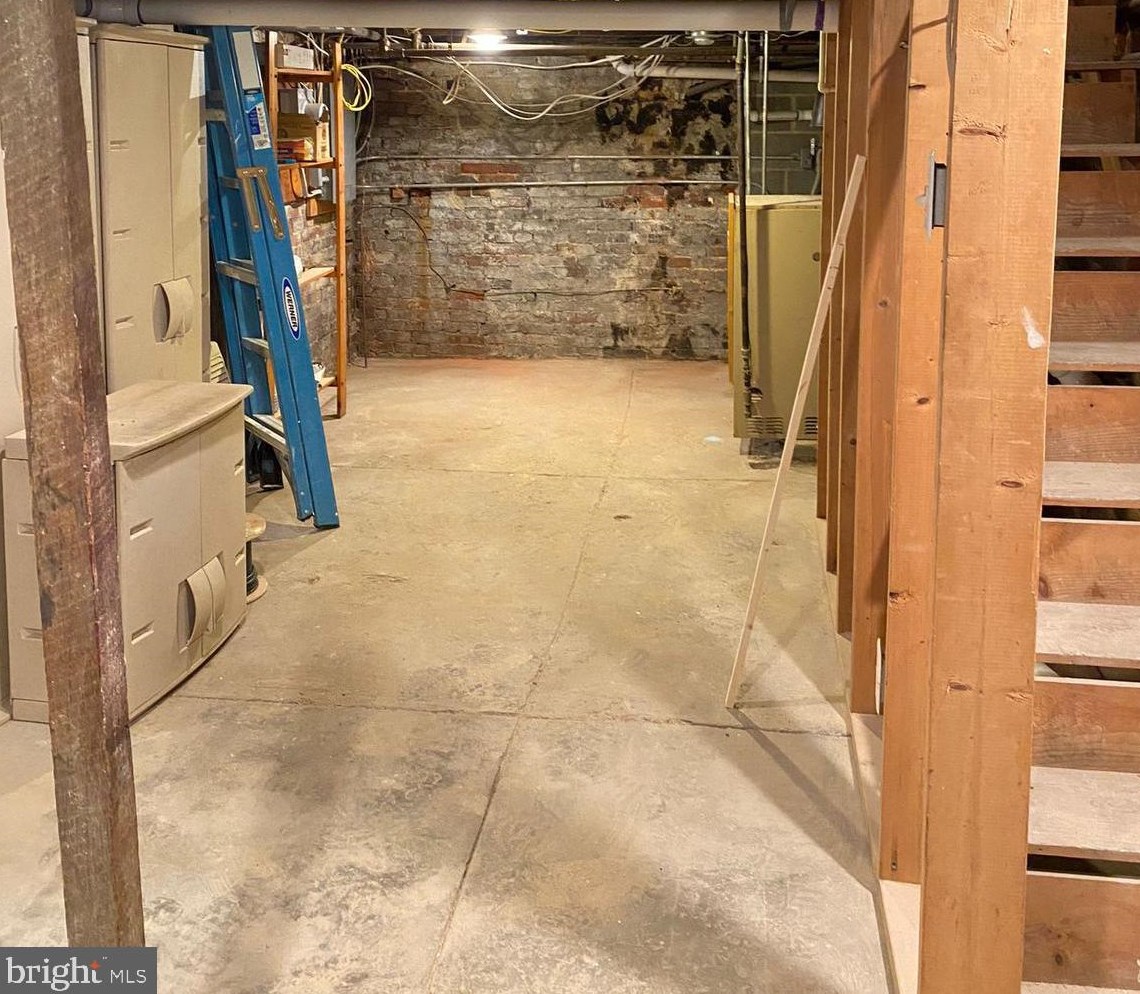 923 Binney St, Baltimore MD  21224-4704 exterior