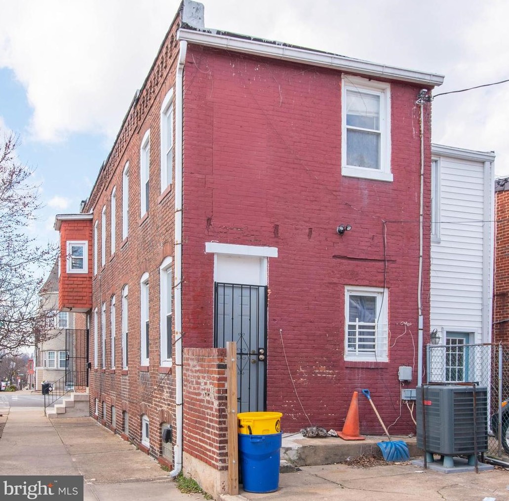 125 Highland Ave, Baltimore MD  21224-1410 exterior