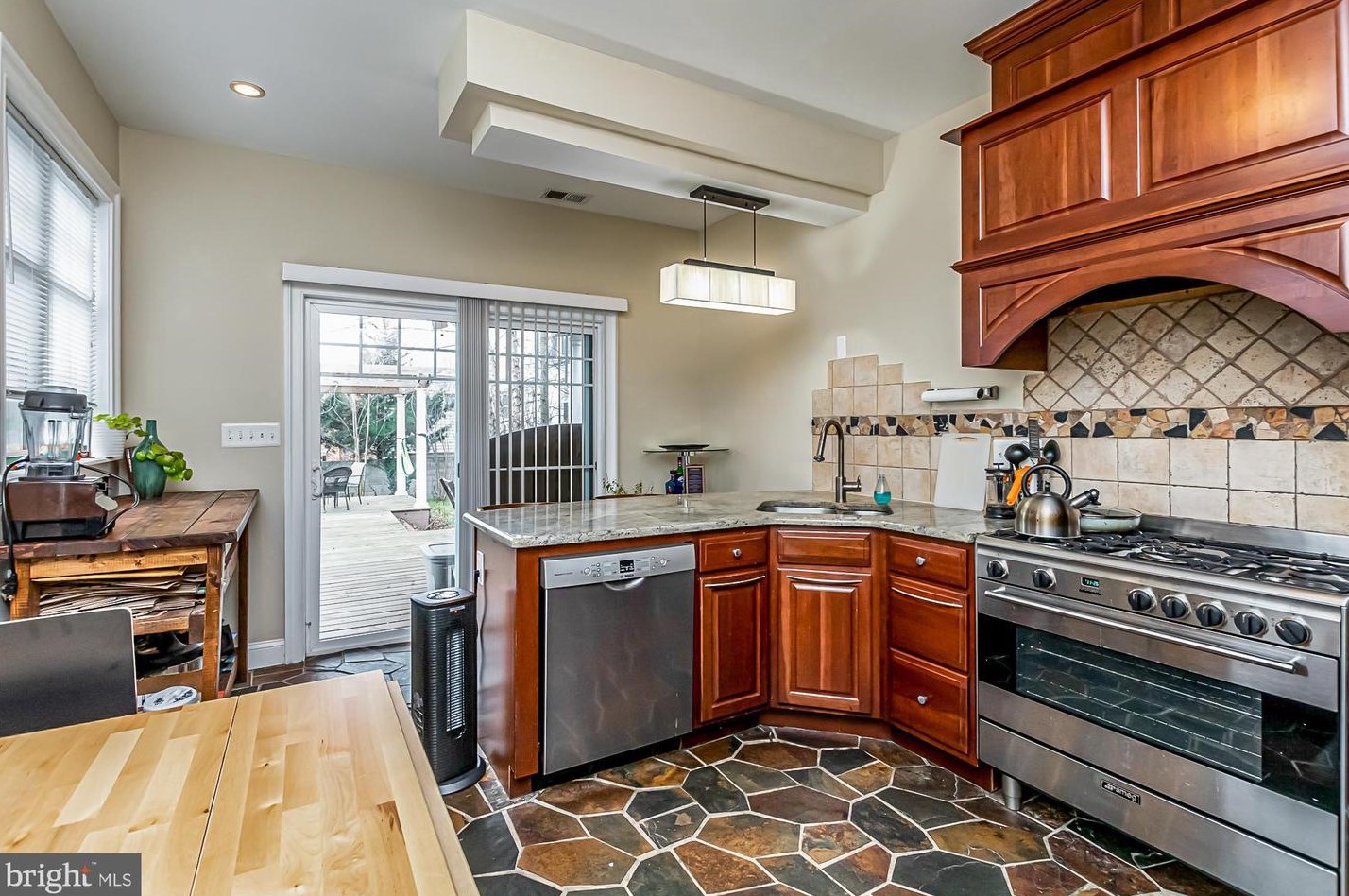 320 Madeira St, Baltimore MD  21231-2742 exterior