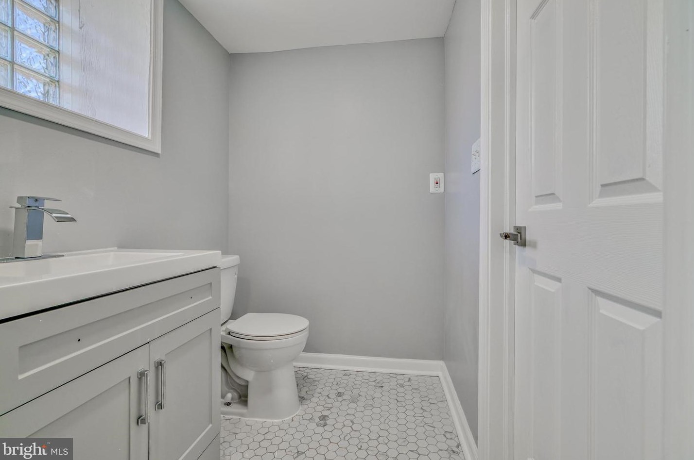 1637 Kingsway Rd, Baltimore MD  21218-1646 exterior