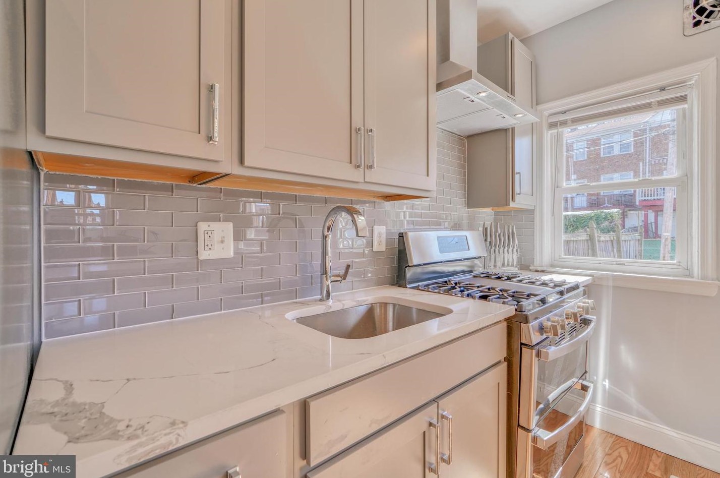 1637 Kingsway Rd, Baltimore MD  21218-1646 exterior