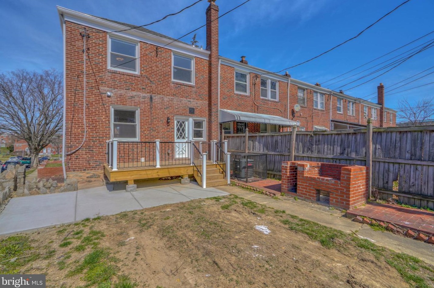 1637 Kingsway Rd, Baltimore MD  21218-1646 exterior