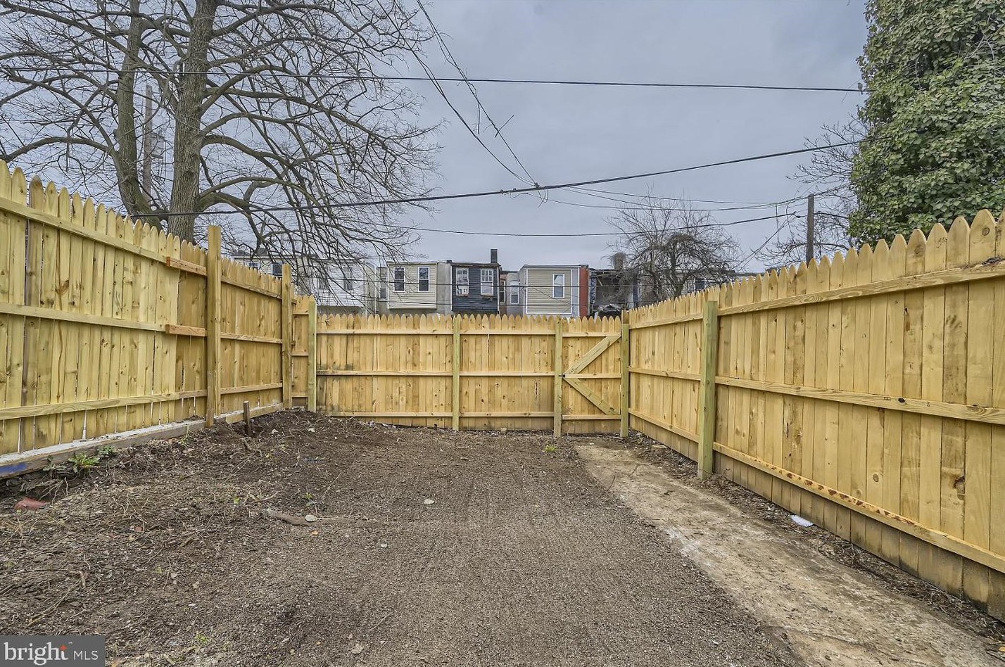 816 Fulton Ave, Baltimore MD  21217-1425 exterior