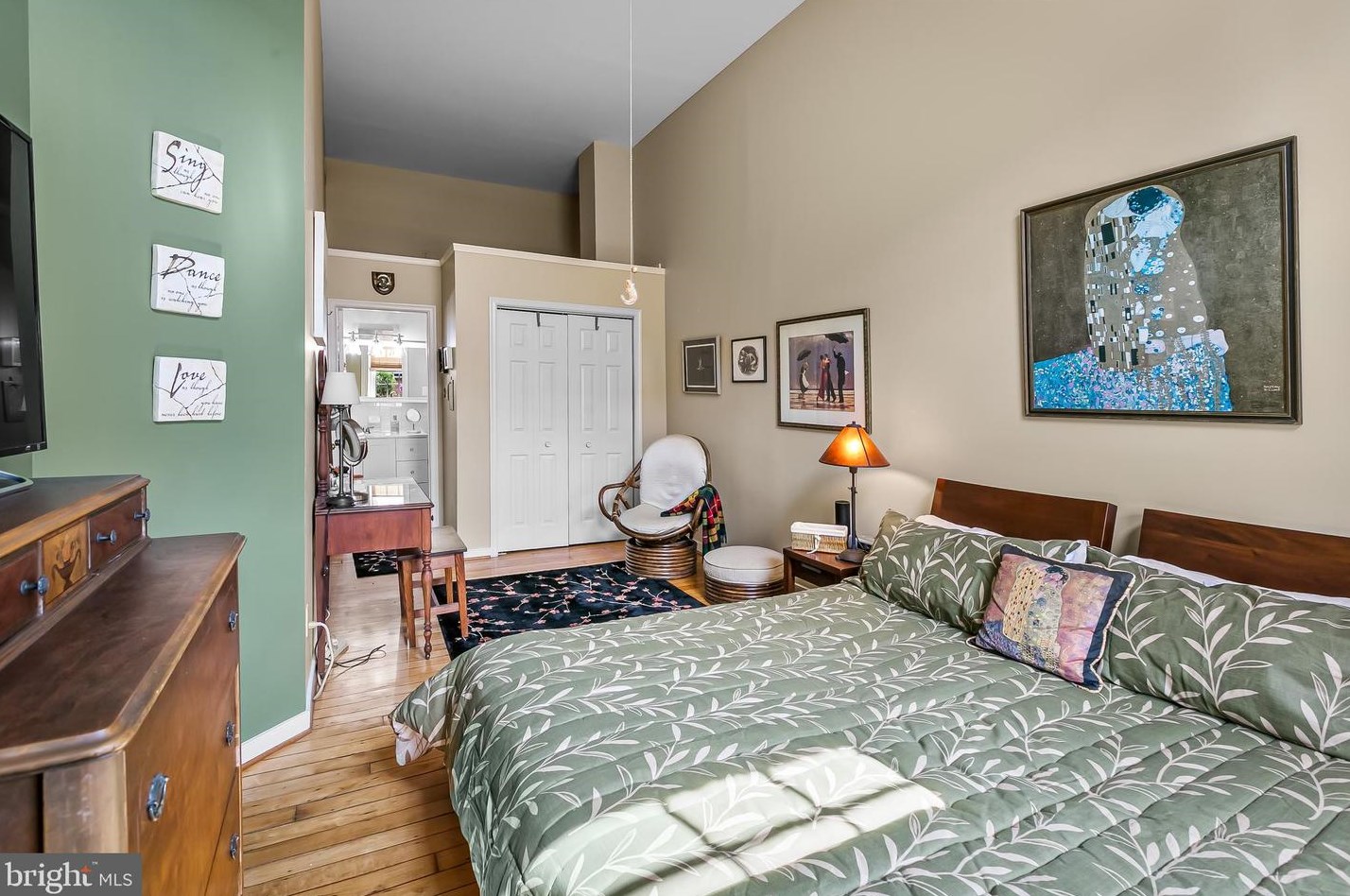 829 Sharp St, Baltimore MD 21201-2413 exterior