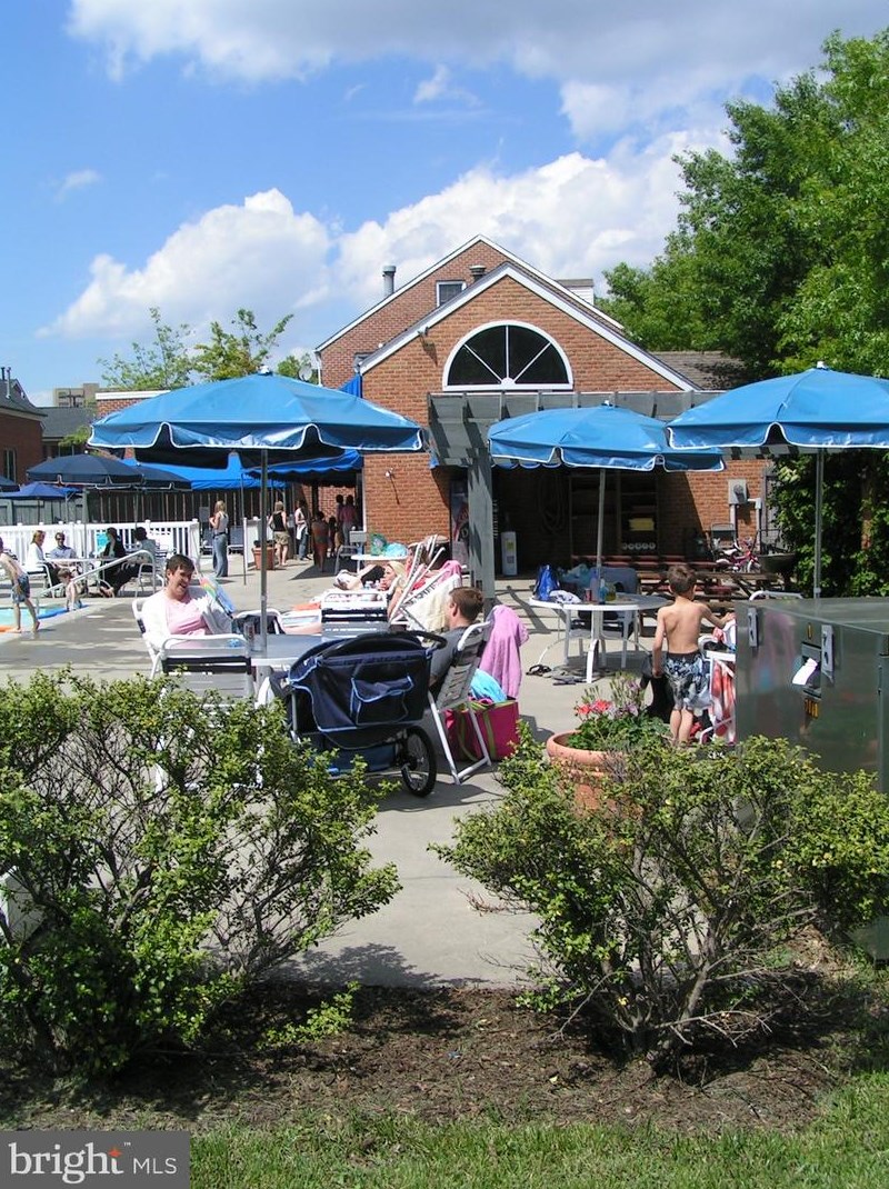 829 Sharp St, Baltimore MD 21201-2413 exterior