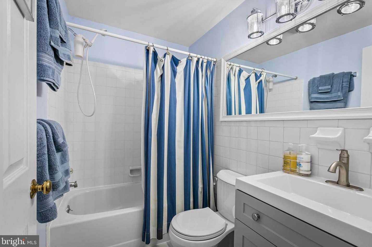 829 Sharp St, Baltimore MD 21201-2413 exterior