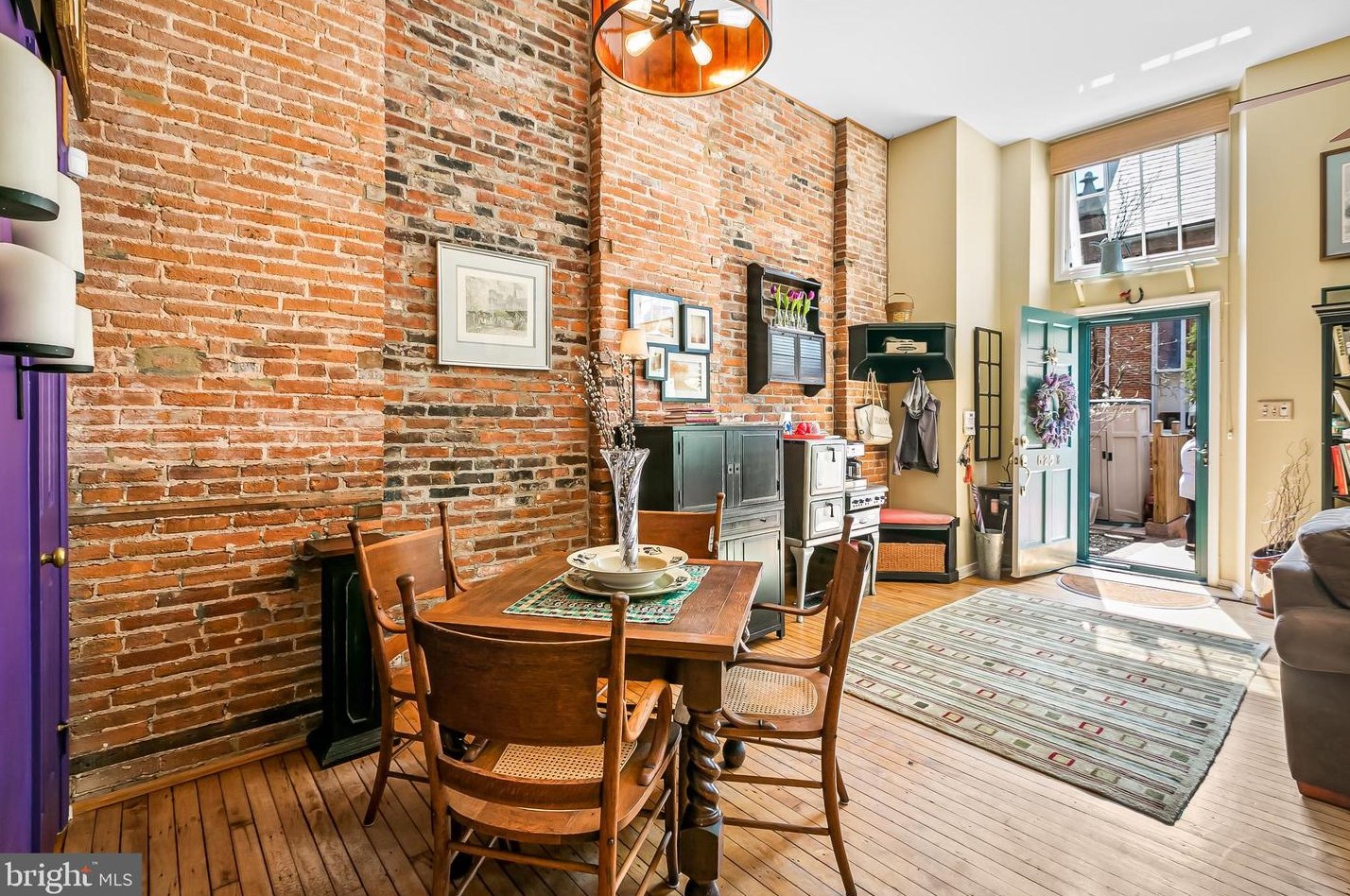 829 Sharp St, Baltimore MD 21201-2413 exterior