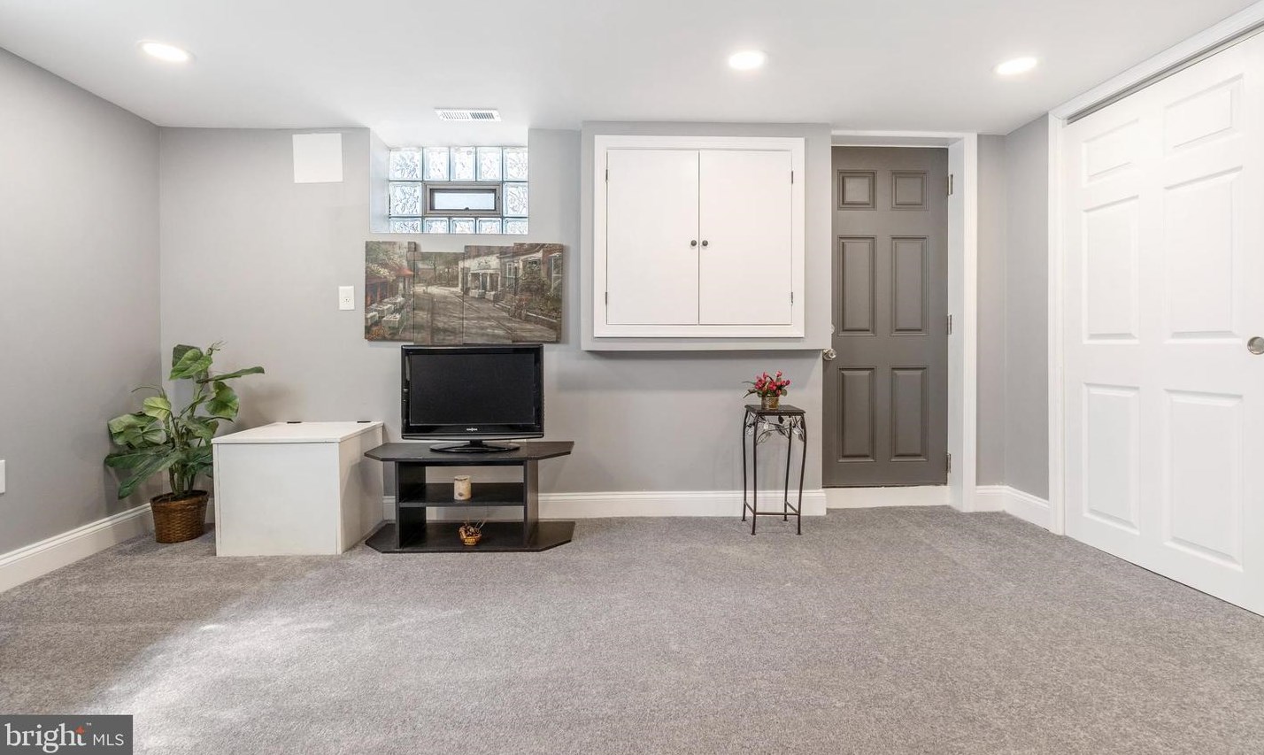 5712 Leith Walk, Baltimore MD  21239-2630 exterior