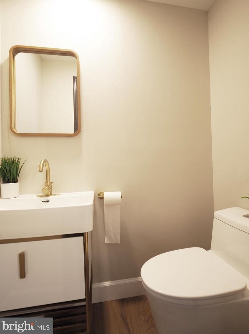 449 Anglesea St, Baltimore MD 21224-2706 exterior