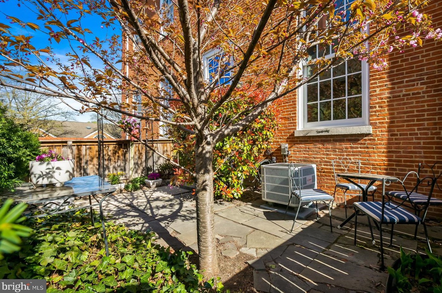 827 Sharp St, Baltimore MD  21230-3613 exterior