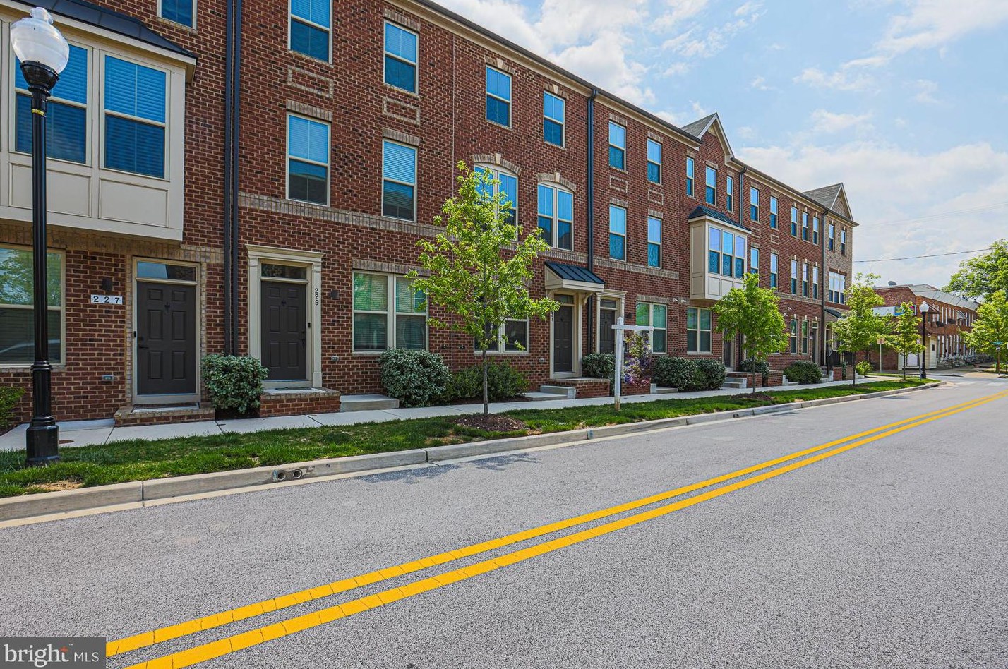231 Macon St, Baltimore MD  21224-2628 exterior