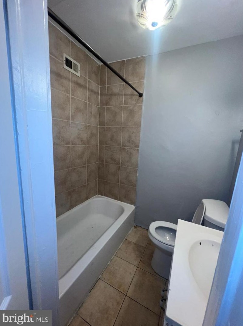 825 Stoll St, Baltimore MD  21225-2147 exterior