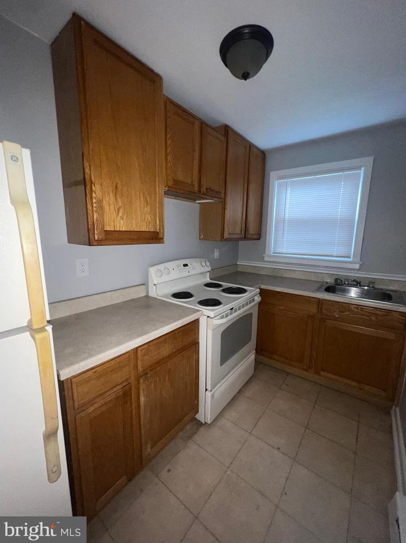 825 Stoll St, Baltimore MD  21225-2147 exterior