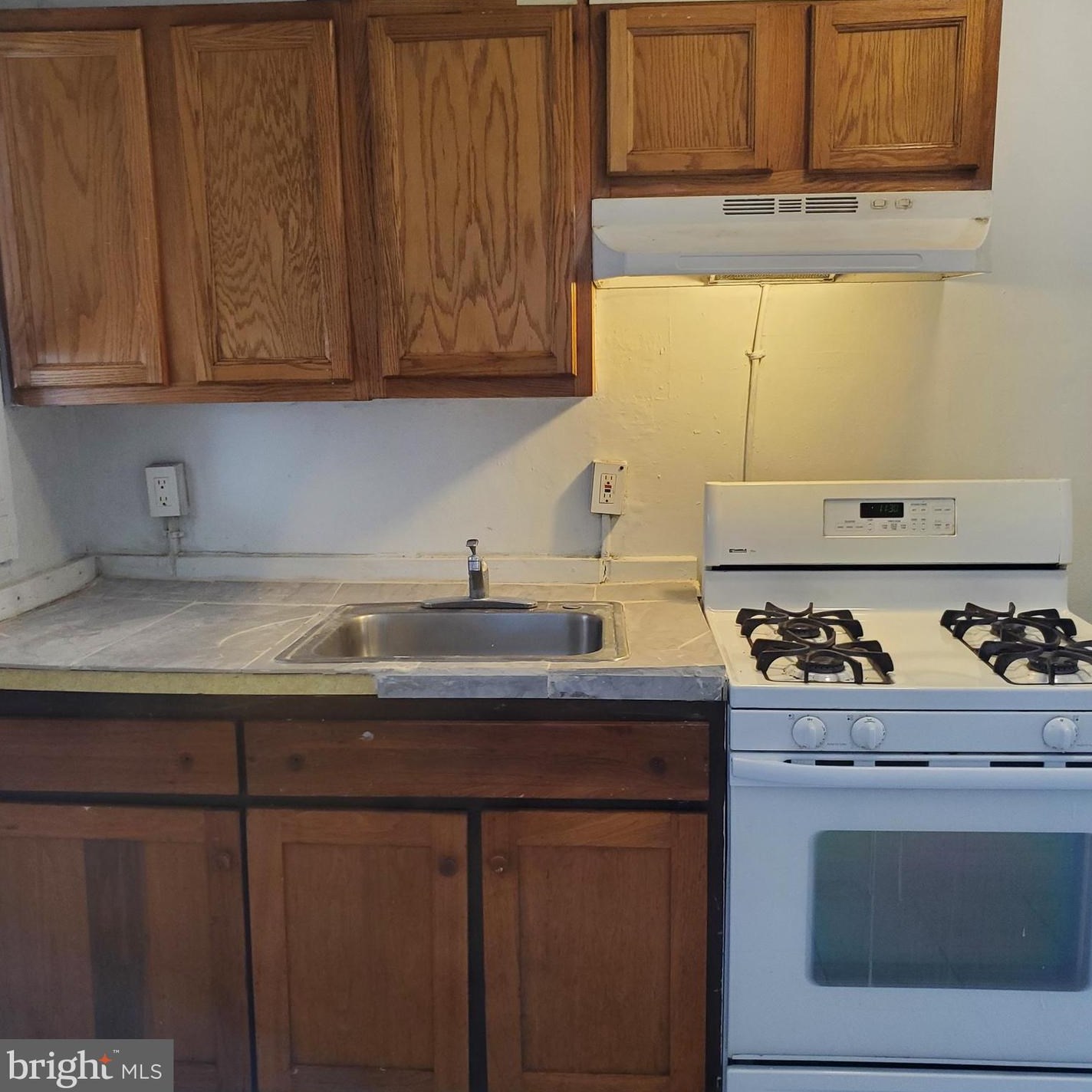 807 Pontiac Ave, Baltimore MD  21225-2131 exterior