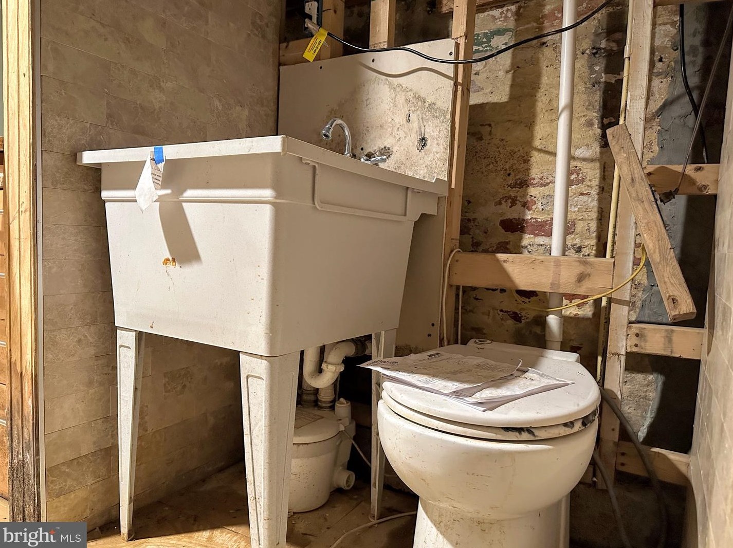 1005 Appleton St, Baltimore MD  21217-1102 exterior