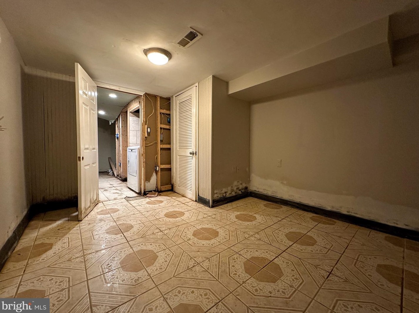 1005 Appleton St, Baltimore MD  21217-1102 exterior