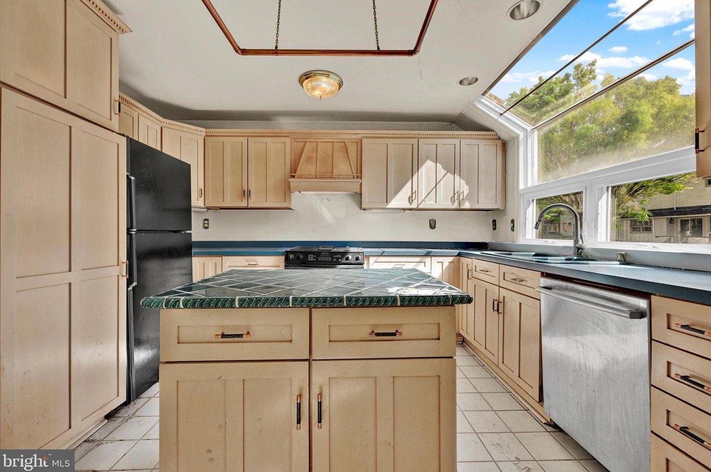 625 Sharp St, Baltimore MD  21230-3621 exterior