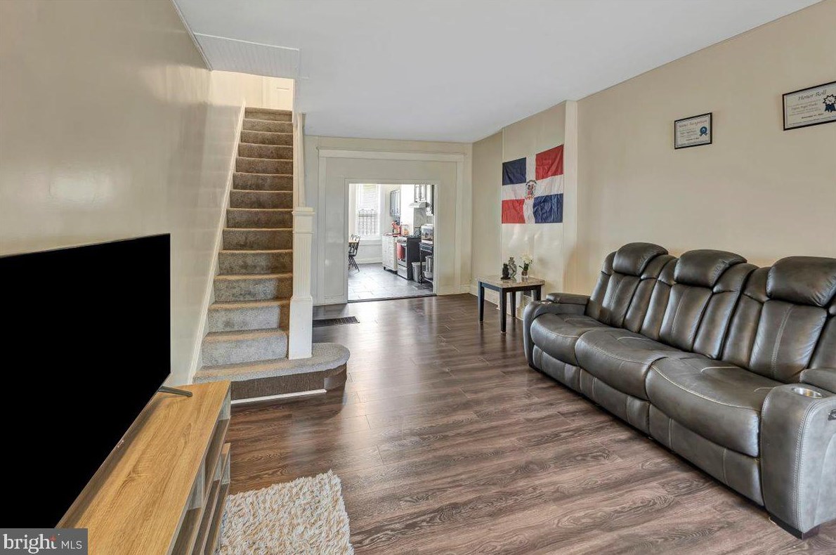 803 Montford Ave, Baltimore MD 21205-2523 exterior