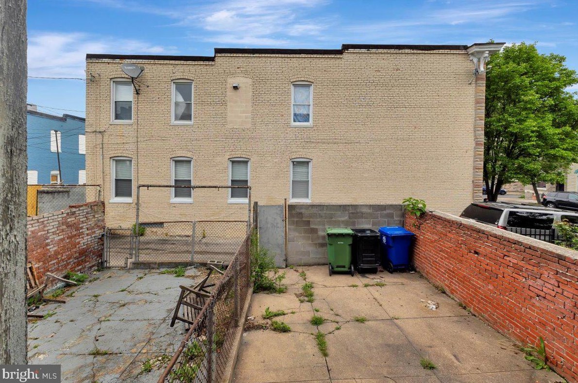 803 Montford Ave, Baltimore MD 21205-2523 exterior
