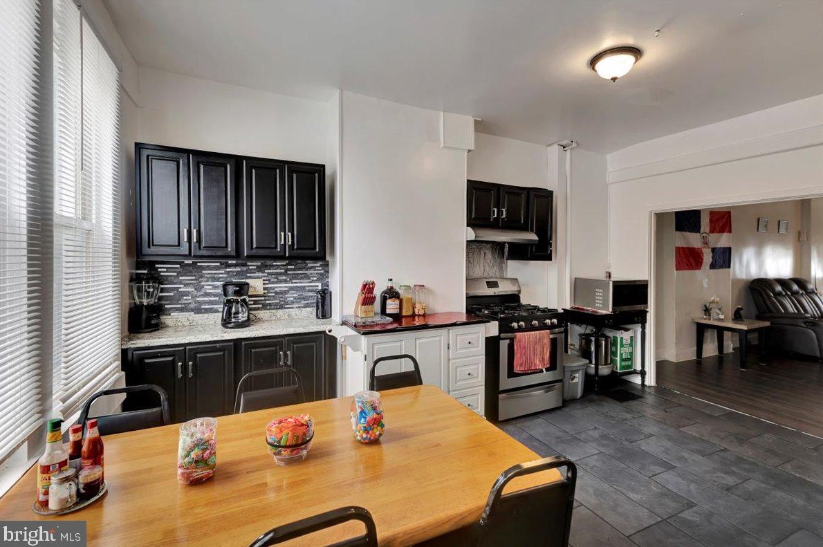 803 Montford Ave, Baltimore MD 21205-2523 exterior