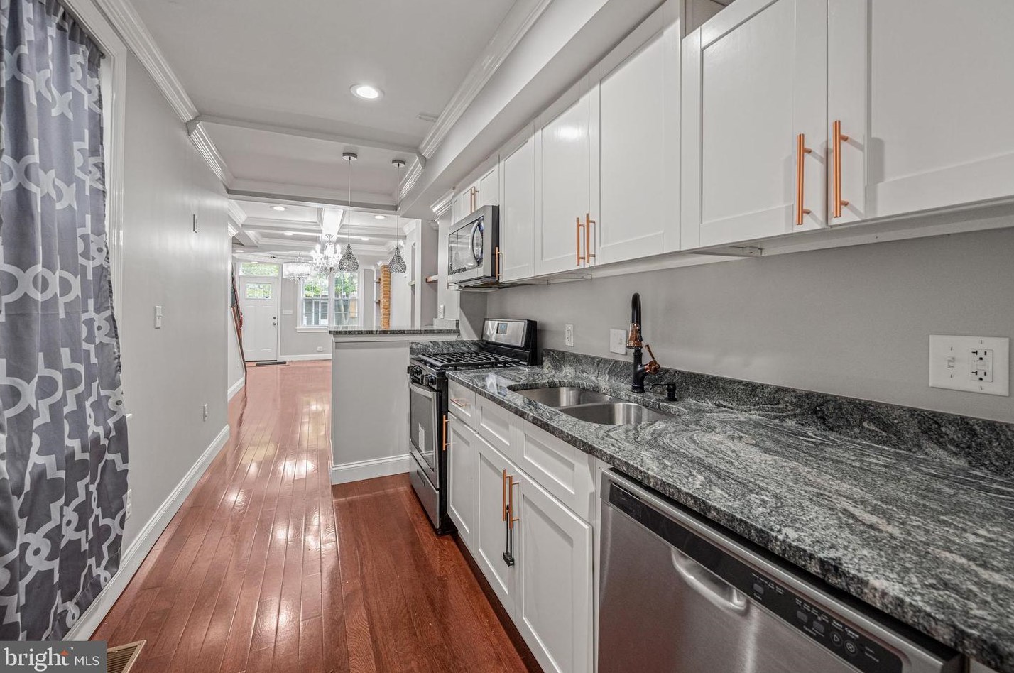 415 Annabel Ave, Baltimore MD  21225-1851 exterior