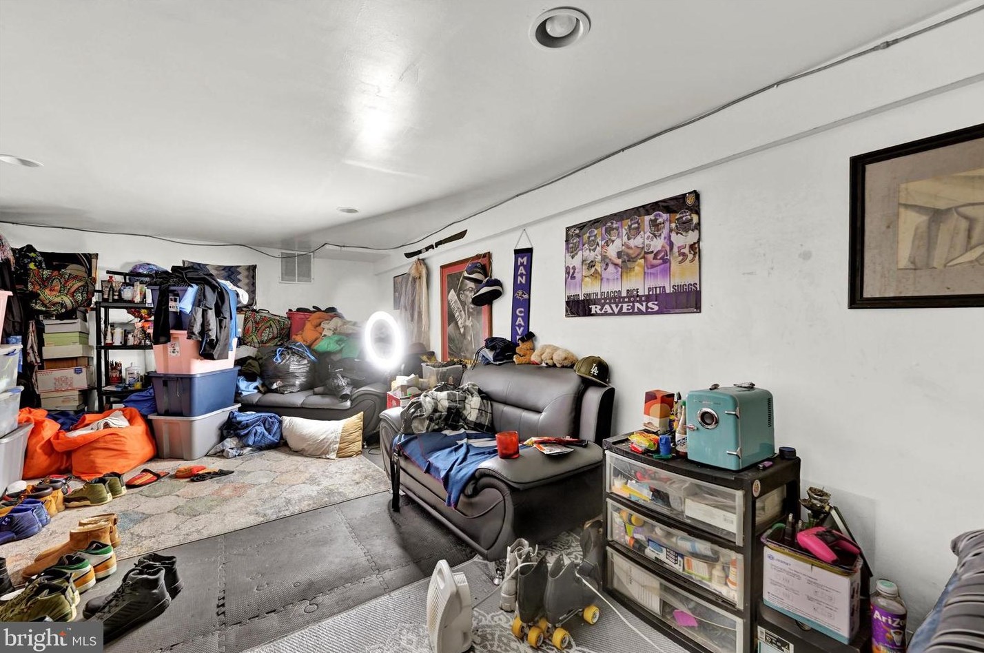 2017 Hoffman St, Baltimore MD  21213-3211 exterior
