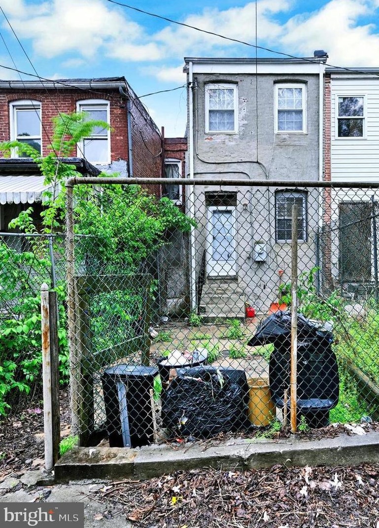 2017 Hoffman St, Baltimore MD  21213-3211 exterior