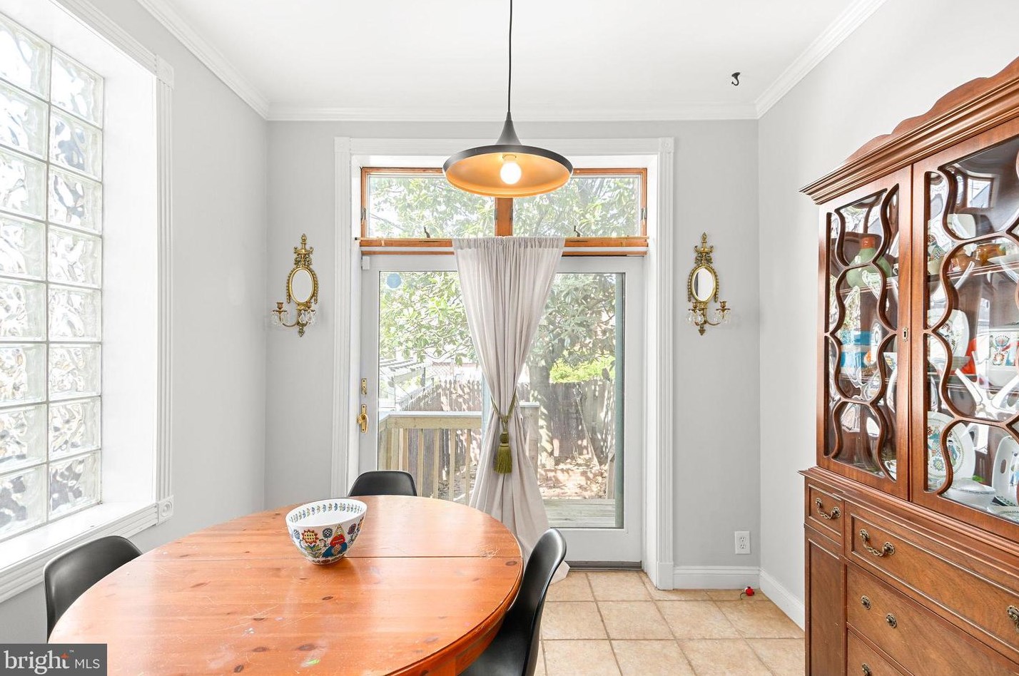 122 Collington Ave, Baltimore MD  21231-1635 exterior