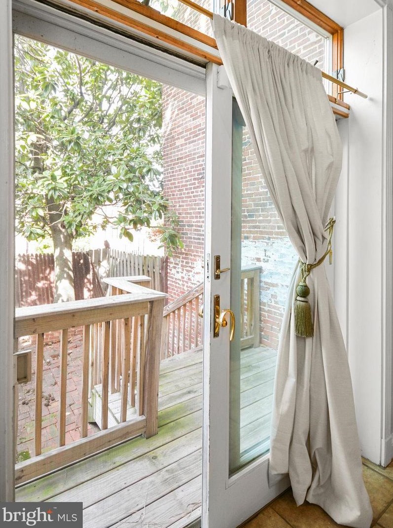 122 Collington Ave, Baltimore MD  21231-1635 exterior