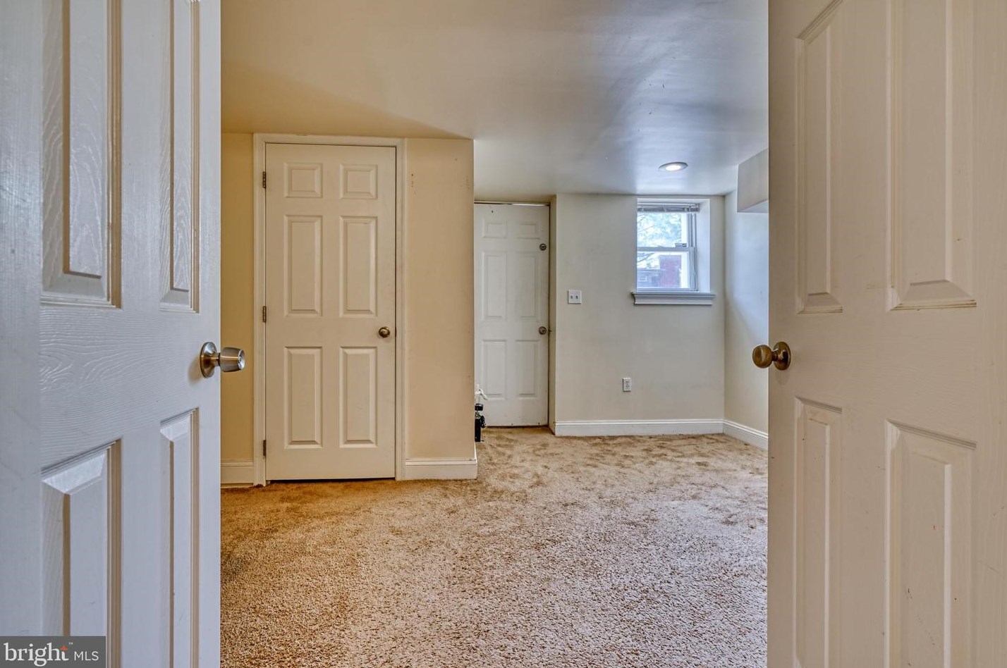 105 Montford Ave, Baltimore MD  21224-1015 exterior