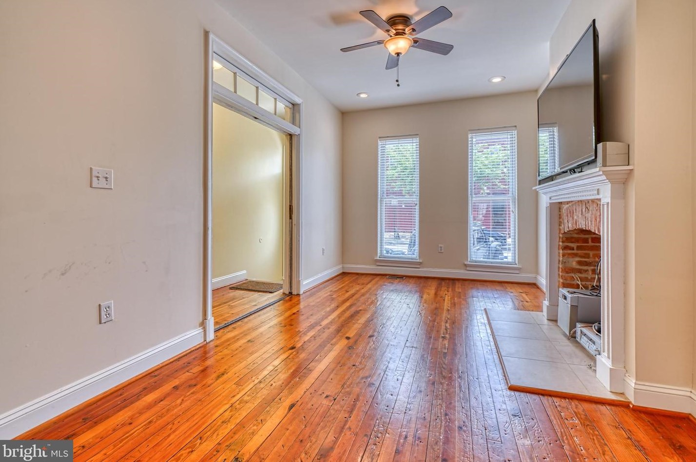 105 Montford Ave, Baltimore MD  21224-1015 exterior