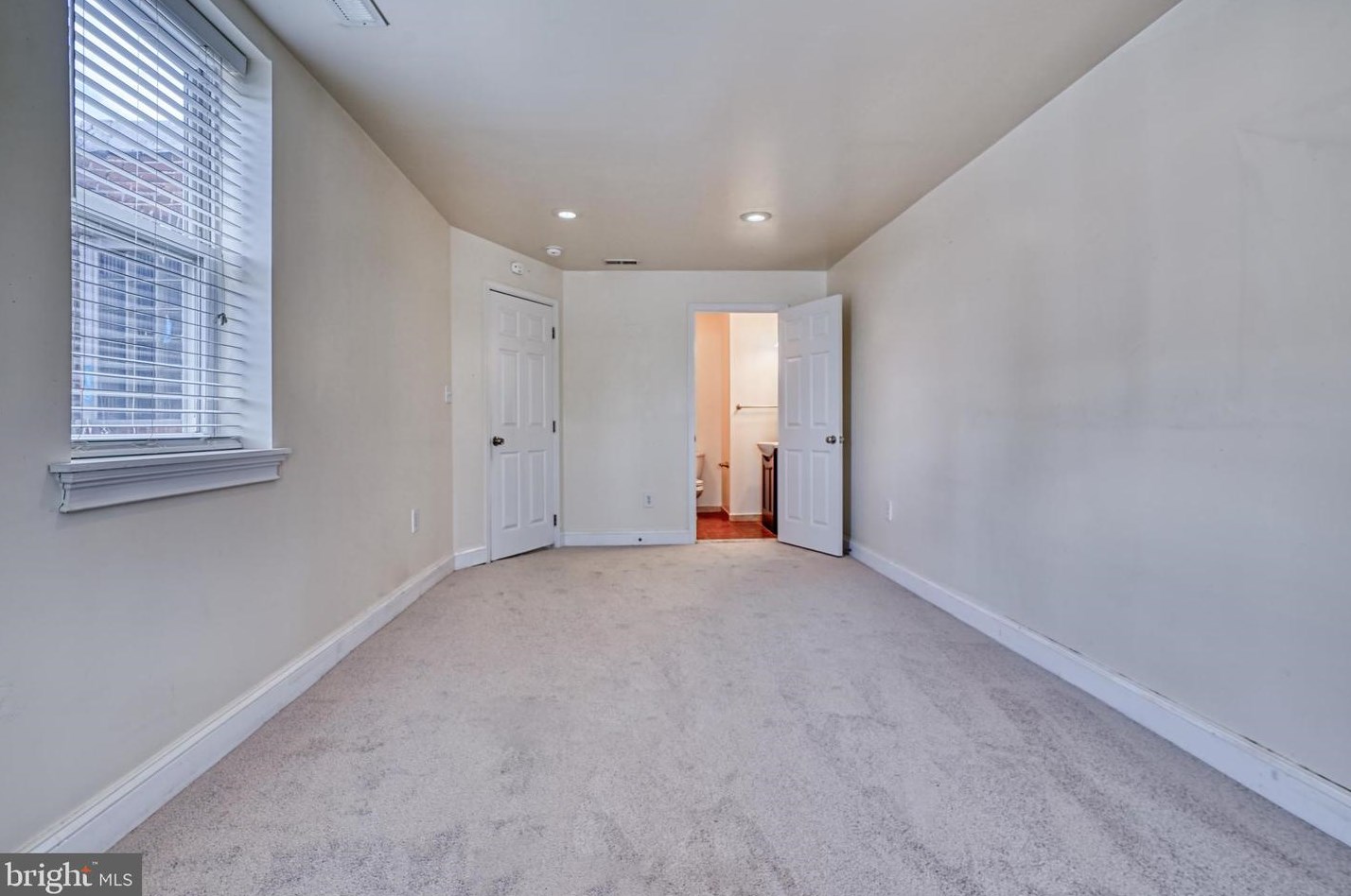 105 Montford Ave, Baltimore MD  21224-1015 exterior