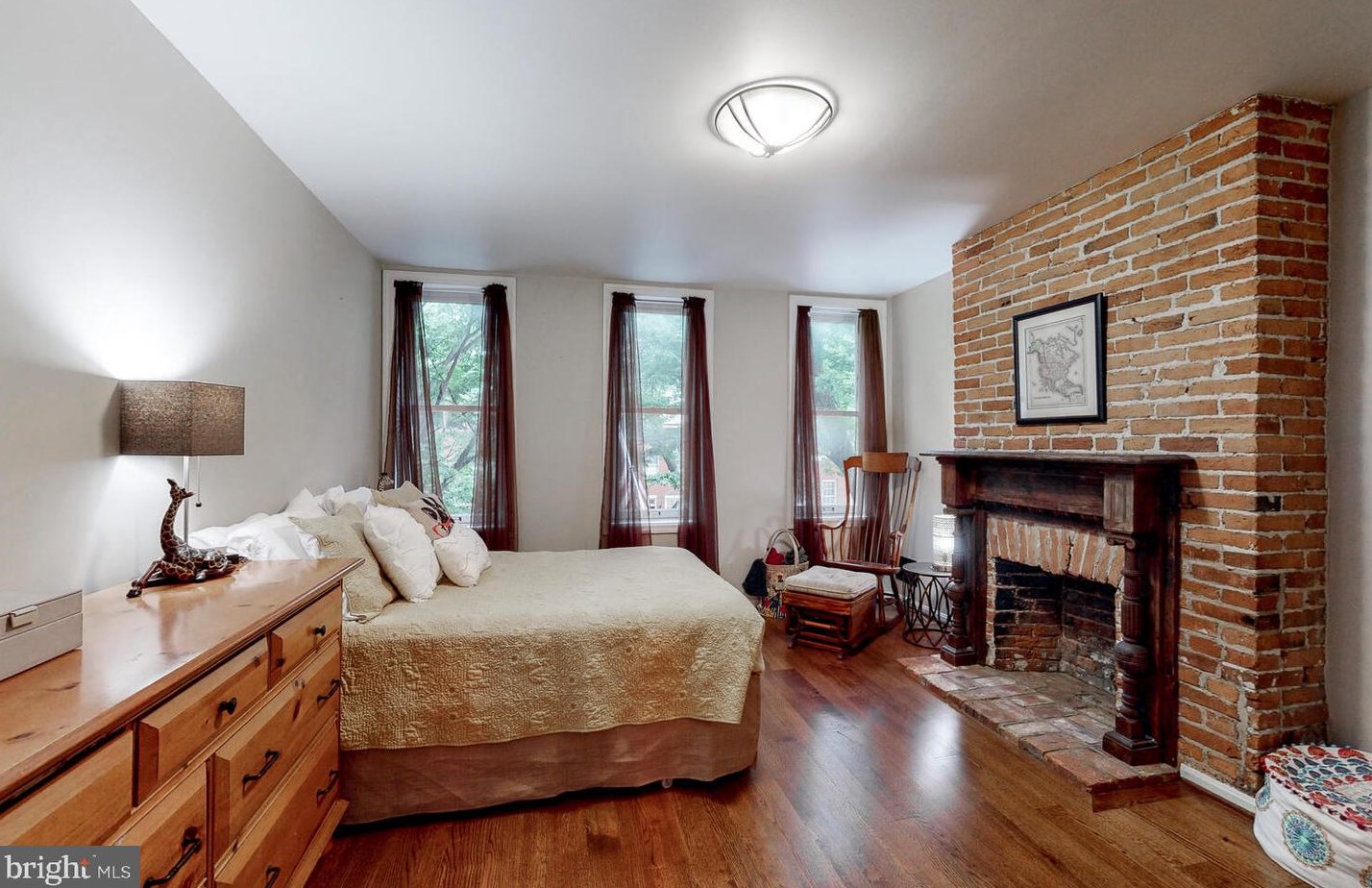 128 Lee St, Baltimore MD  21201-2421 exterior