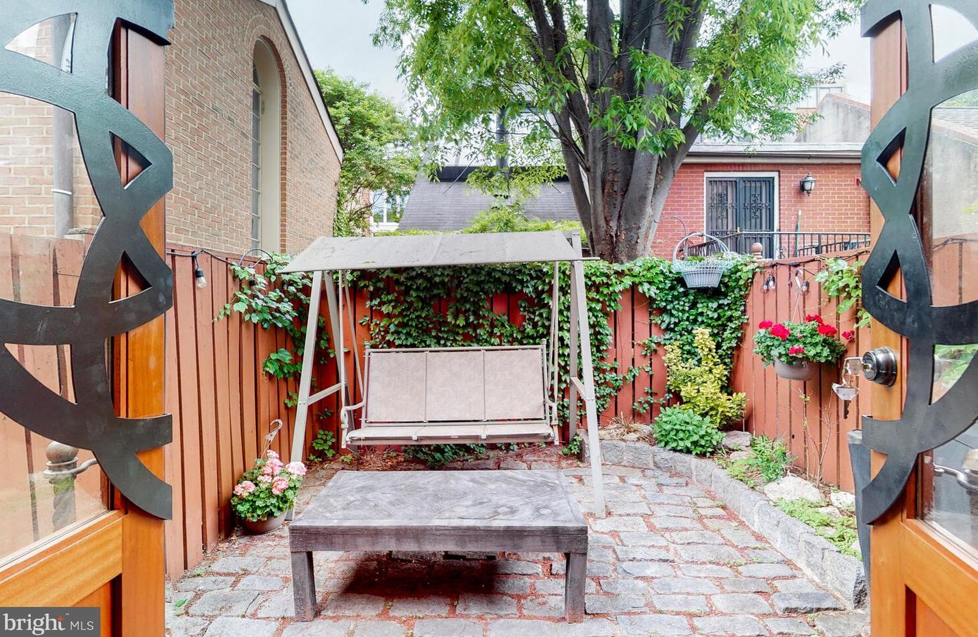 128 Lee St, Baltimore MD  21201-2421 exterior