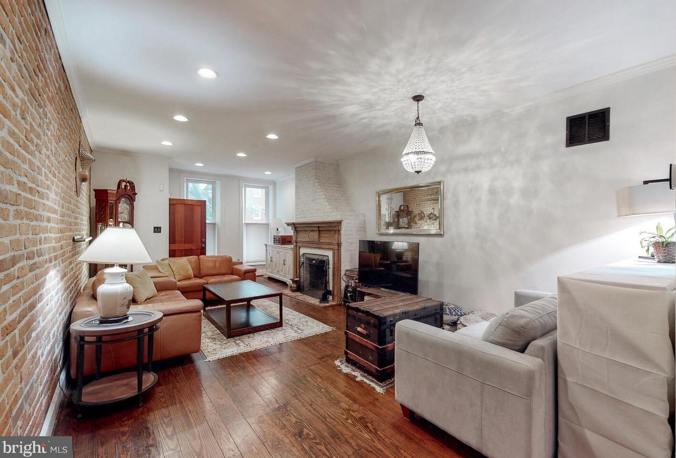 128 Lee St, Baltimore MD  21201-2421 exterior