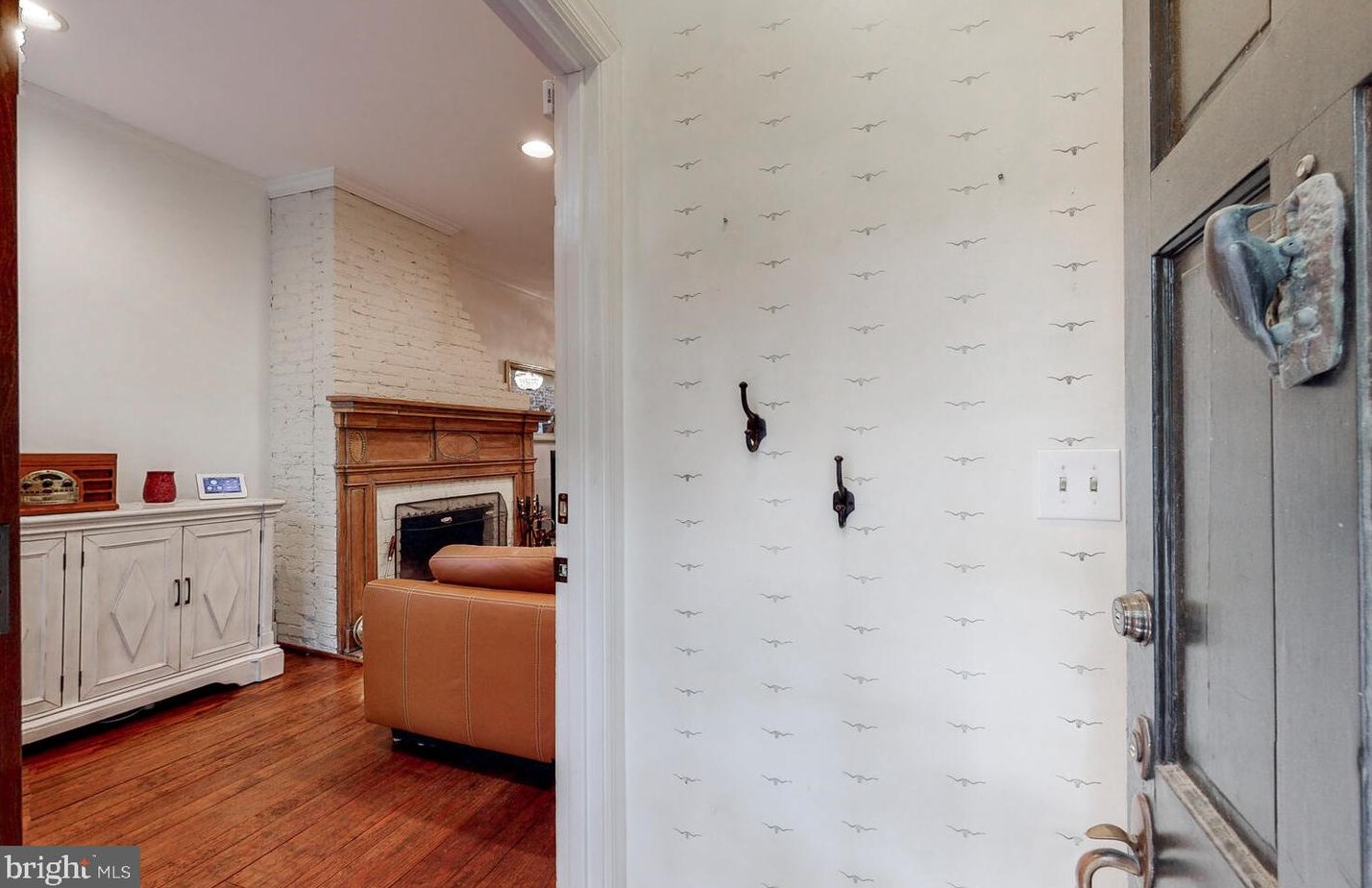 128 Lee St, Baltimore MD  21201-2421 exterior