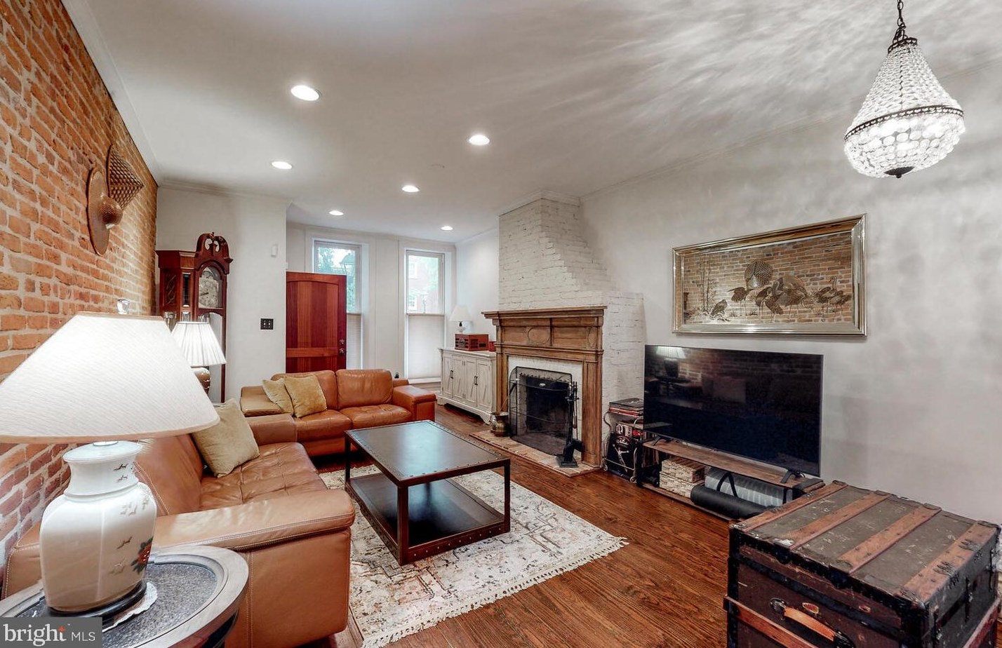 128 Lee St, Baltimore MD  21201-2421 exterior