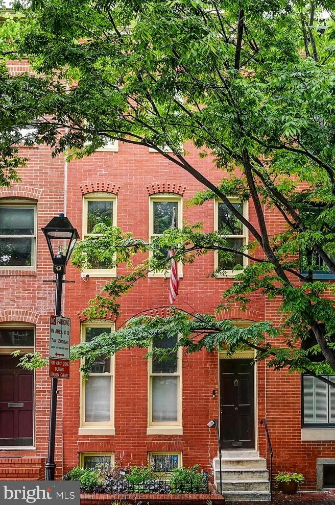 128 Lee St, Baltimore MD  21201-2421 exterior