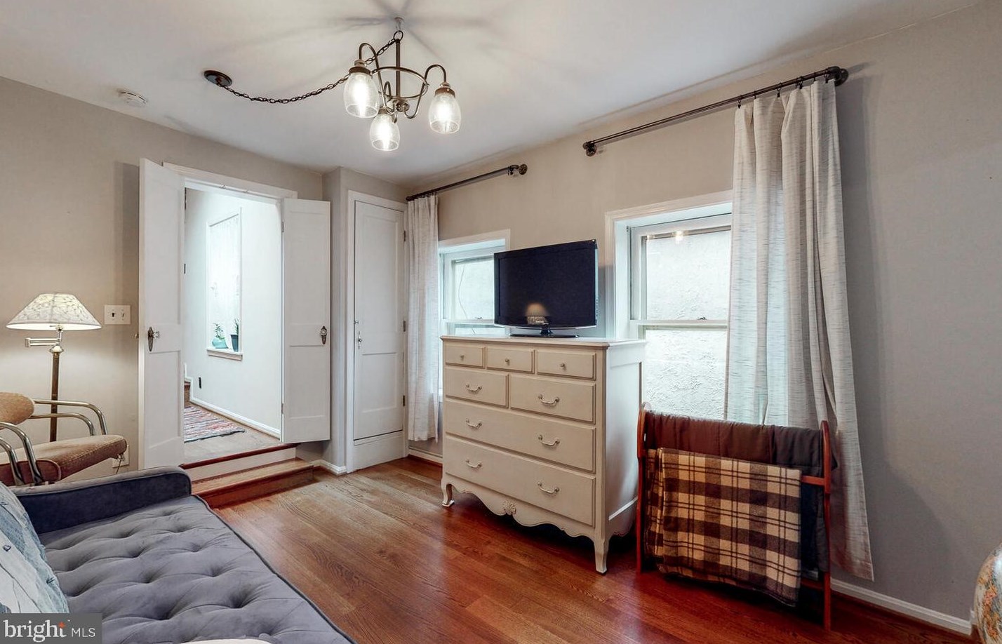 128 Lee St, Baltimore MD  21201-2421 exterior