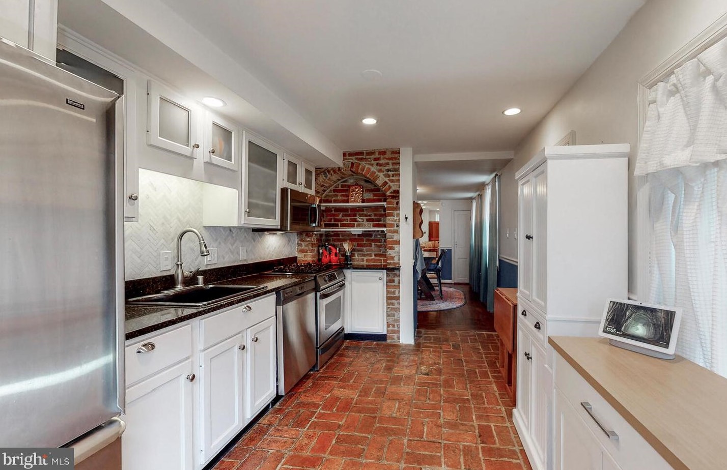 128 Lee St, Baltimore MD  21201-2421 exterior