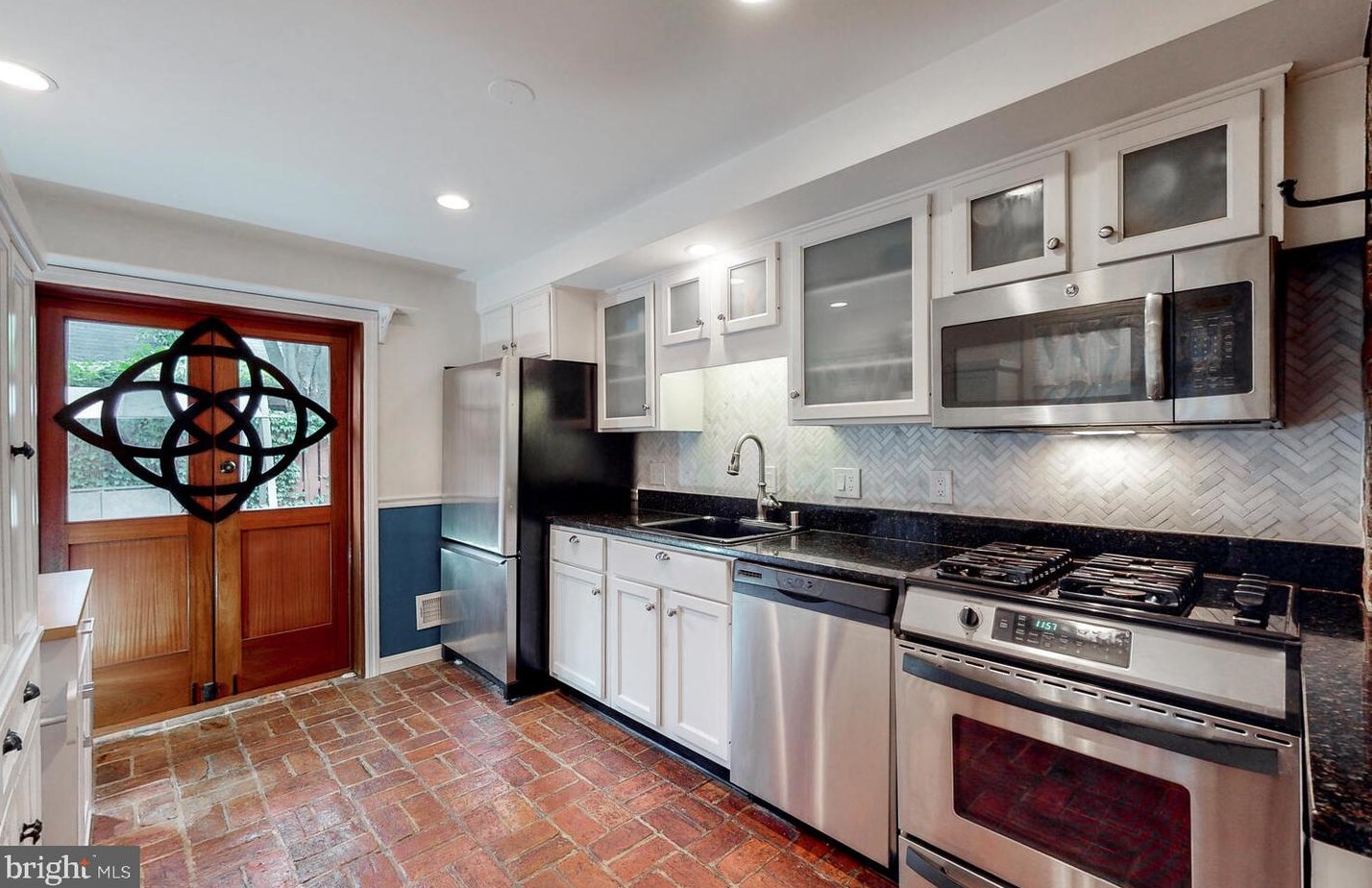 128 Lee St, Baltimore MD  21201-2421 exterior