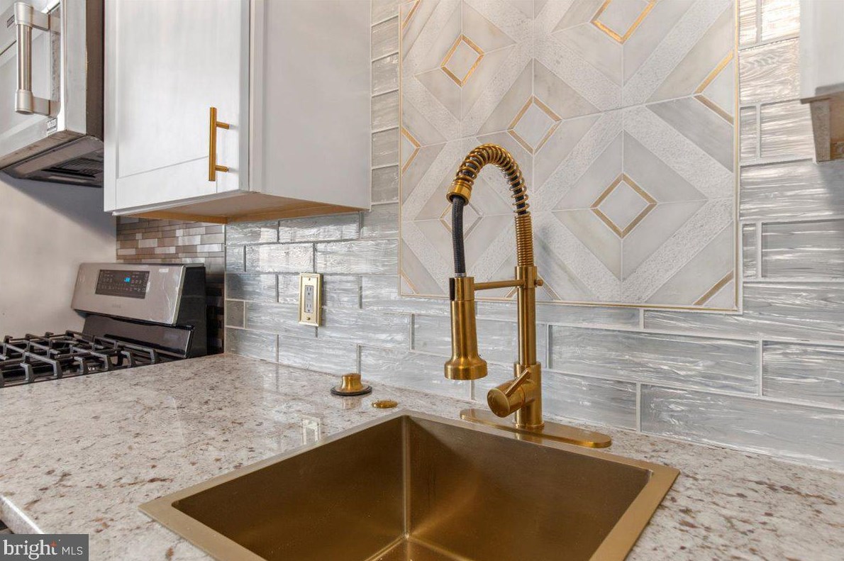 419 Kenwood Ave, Baltimore MD  21224-1211 exterior