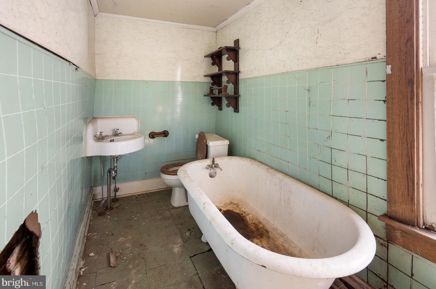 430 Highland Ave, Baltimore MD  21224-1443 exterior